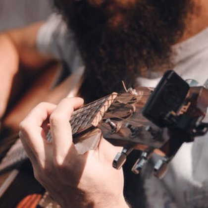 Cada batida da música me lembra você