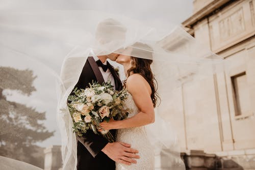 Qual a diferença entre relacionamento e religiosidade?